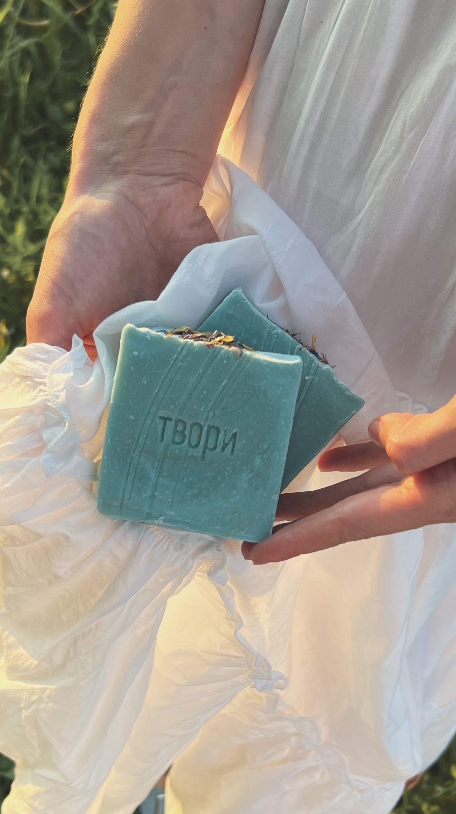 Натуральное мыло ручной работы с посланием «Твори»