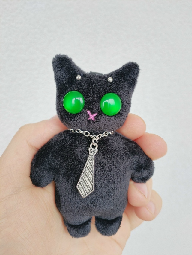 Котик-офисный работник, брелок